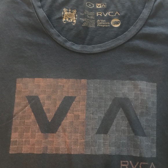 EUC- RVCA shirt - Picture 2 of 3